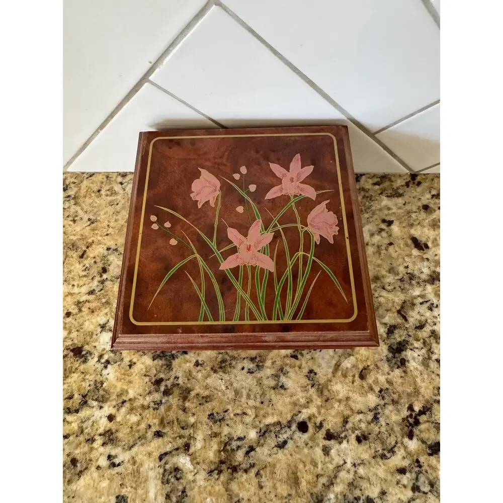 Vintage MCM wood jewelry box with flowers trinket